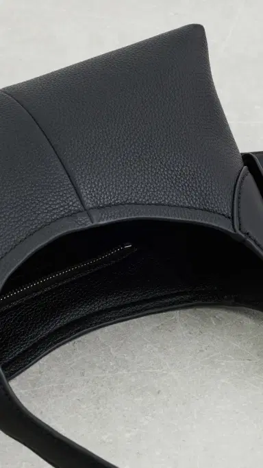 Marc Jacobs The Small Belted Sack Shoulder Bag Black One Size | Thumbnail 6