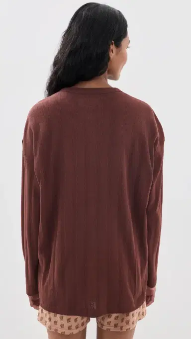 The Great. THE GREAT. The Slouch Sleep Henley | Thumbnail 3 The Great. THE GREAT. The Slouch Sleep Henley | Thumbnail 3