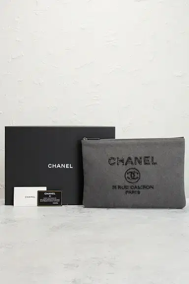 Chanel Chanel Denim Medium Deauville Clutch | Thumbnail 9