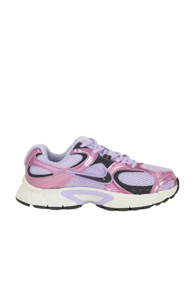 Nike V5 RNR Reflective Accent Sneaker