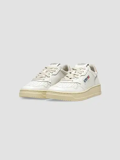Autry Women's Medalist Low-Top Leather Sneakers | Thumbnail 2 Autry Women's Medalist Low-Top Leather Sneakers | Thumbnail 2