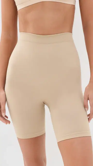 Skims Mid Thigh Shorts | Thumbnail 2