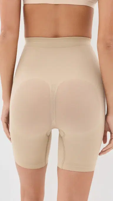 Skims Mid Thigh Shorts | Thumbnail 3
