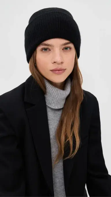 Lisa Yang Stockholm Cashmere Beanie Black One Size | Thumbnail 3