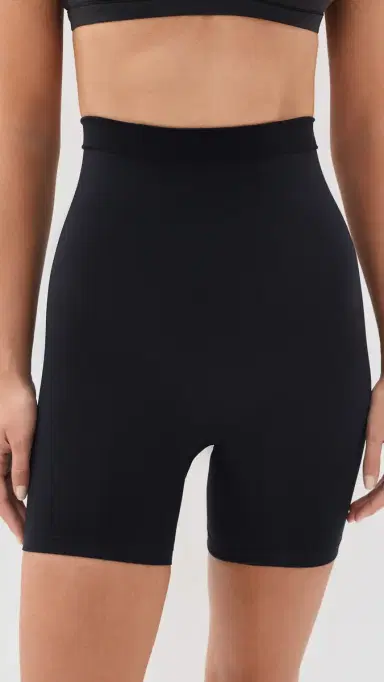 Skims Mid Thigh Shorts | Thumbnail 2