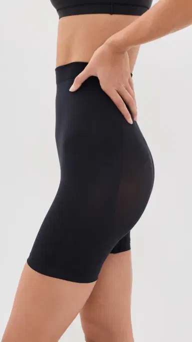 Skims Mid Thigh Shorts | Thumbnail 4
