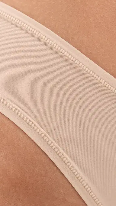 Skims Thong | Thumbnail 4