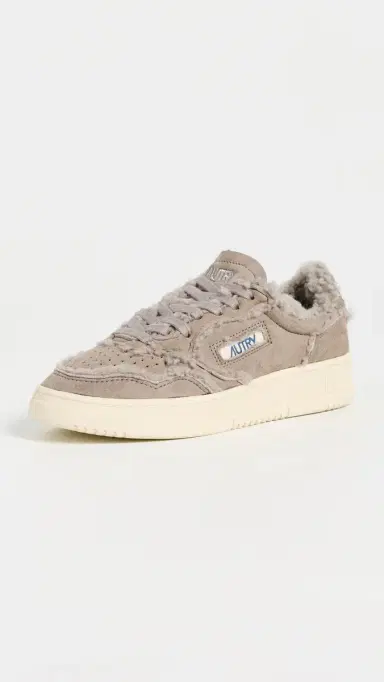 Autry Medalist Low Sneakers | Thumbnail 2 Autry Medalist Low Sneakers | Thumbnail 2