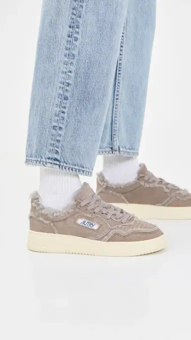 Autry Medalist Low Sneakers | Thumbnail 3 Autry Medalist Low Sneakers | Thumbnail 3