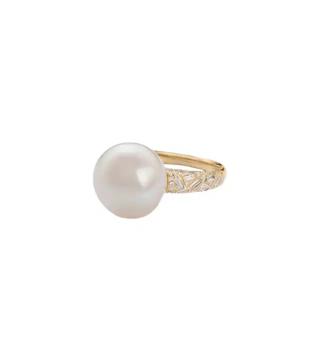 Suzanne Kalan 18kt gold ring with pearl and diamonds