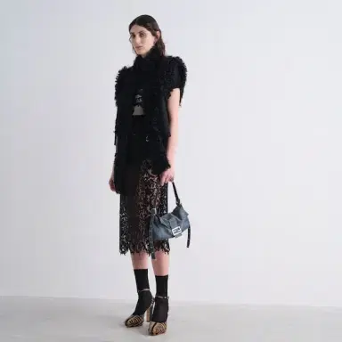 Fendi Since its debut in 1997, it has become a brand icon, now | Thumbnail 9