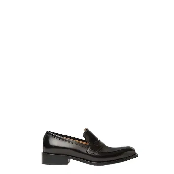 Fendi These loafers with an elongated line and square toe