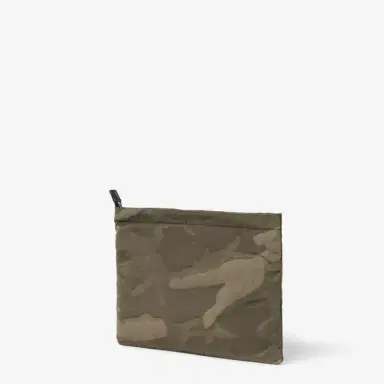 Fendi Flat Toiletry Case Medium | Thumbnail 2