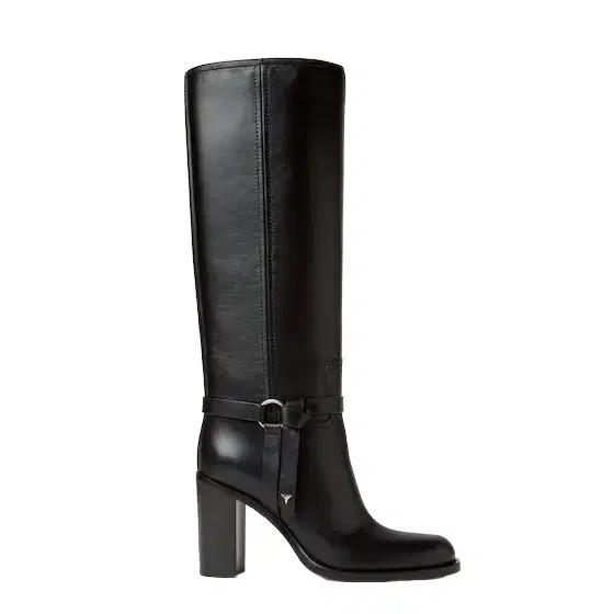 Equestrian inspiration meets new aesthetic codes in Equestrian inspiration meets new aesthetic codes in