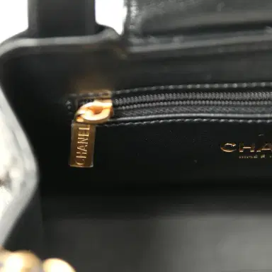 Chanel Chanel Small Kelly Shopper Black Shiny Lambskin Brushed Gold Hardware | Thumbnail 10
