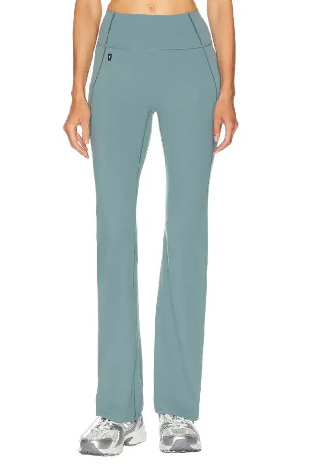 ON Studio Flared 32 Pant
