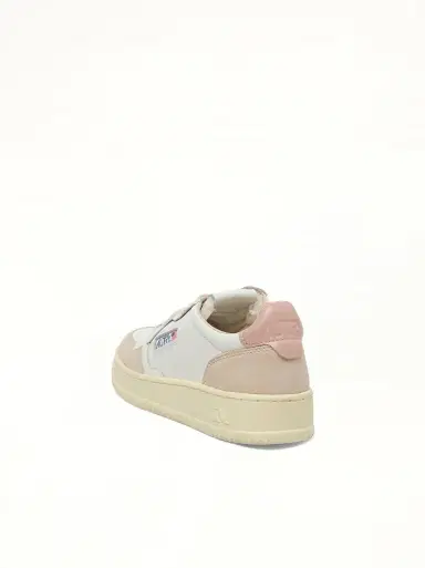 Autry Medalist Low Sneakers in White/powder White | Thumbnail 2 Autry Medalist Low Sneakers in White/powder White | Thumbnail 2
