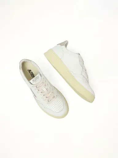 Autry Medalist Low Sneakers in White/gold White | Thumbnail 2