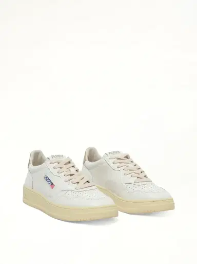 Autry Medalist Low Sneakers in White/gold White | Thumbnail 3