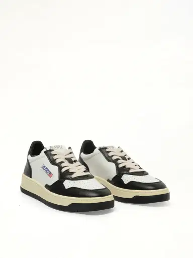 Autry Medalist Low Bicolour Sneakers in White/black White | Thumbnail 3 Autry Medalist Low Bicolour Sneakers in White/black White | Thumbnail 3