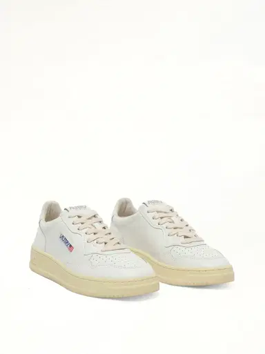 Autry Medalist Low Sneakers in White/white White | Thumbnail 3 Autry Medalist Low Sneakers in White/white White | Thumbnail 3