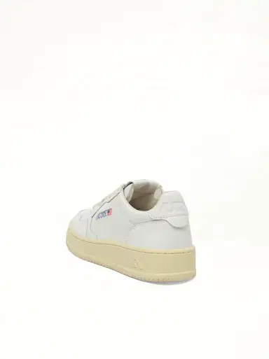 Autry Medalist Low Sneakers in White/white White | Thumbnail 4 Autry Medalist Low Sneakers in White/white White | Thumbnail 4