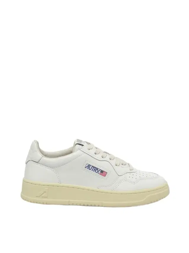 Autry Medalist Low Sneakers in White/white White