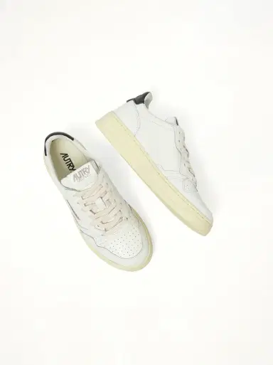 Autry Medalist Low Sneakers in White/black White | Thumbnail 2 Autry Medalist Low Sneakers in White/black White | Thumbnail 2