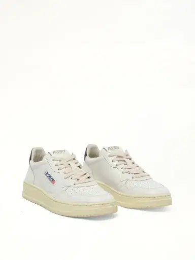 Autry Medalist Low Sneakers in White/black White | Thumbnail 3 Autry Medalist Low Sneakers in White/black White | Thumbnail 3