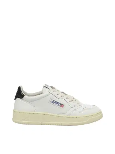 Autry Medalist Low Sneakers in White/black White | Thumbnail 1 Autry Medalist Low Sneakers in White/black White | Thumbnail 1
