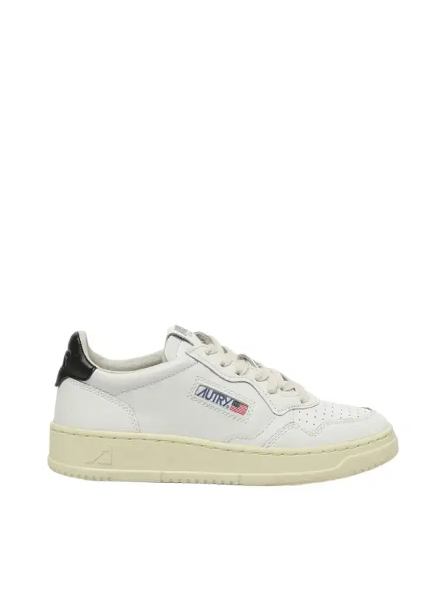 Autry Medalist Low Sneakers in White/black White