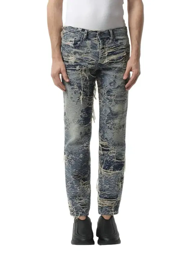 Diesel 2023 D-finitive Distressed Jeans