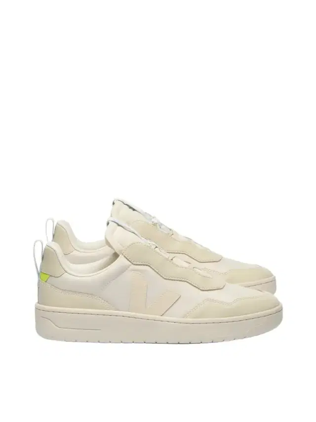 Veja Veja x Cfcl V-90 in Natural White