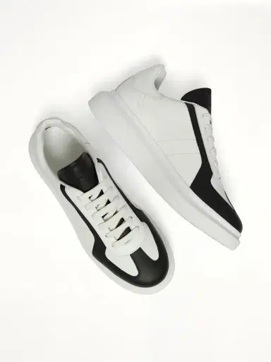 Alexander McQueen Larry Oversized Sneaker in White/black/latte White | Thumbnail 4 Alexander McQueen Larry Oversized Sneaker in White/black/latte White | Thumbnail 4
