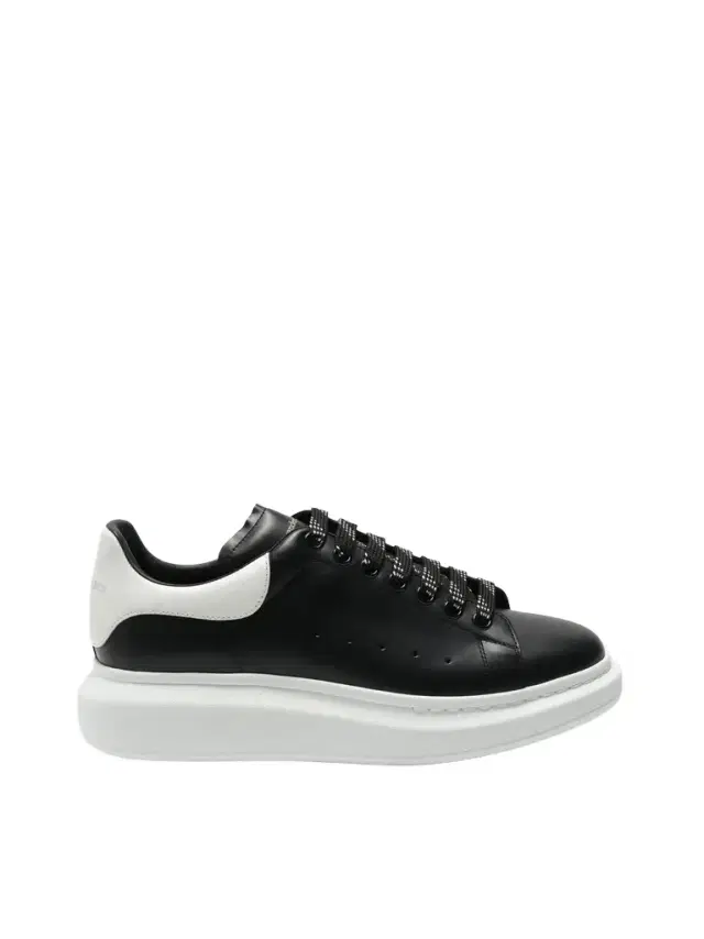 Alexander McQueen Larry Oversized Sneaker in Black/white