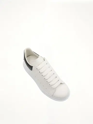 Alexander McQueen Larry Oversized Sneaker in White/black | Thumbnail 4 Alexander McQueen Larry Oversized Sneaker in White/black | Thumbnail 4