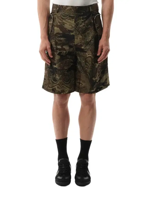 Givenchy Podium Dollar Bermuda in Khaki Green