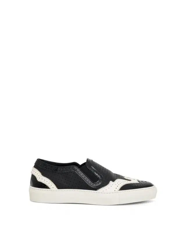 Givenchy Low Skate Sneaker in Black/white Black