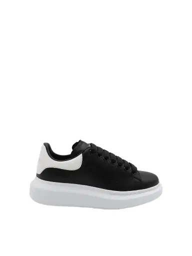 Alexander McQueen Larry Oversized Sneakers in Black/white | Thumbnail 1