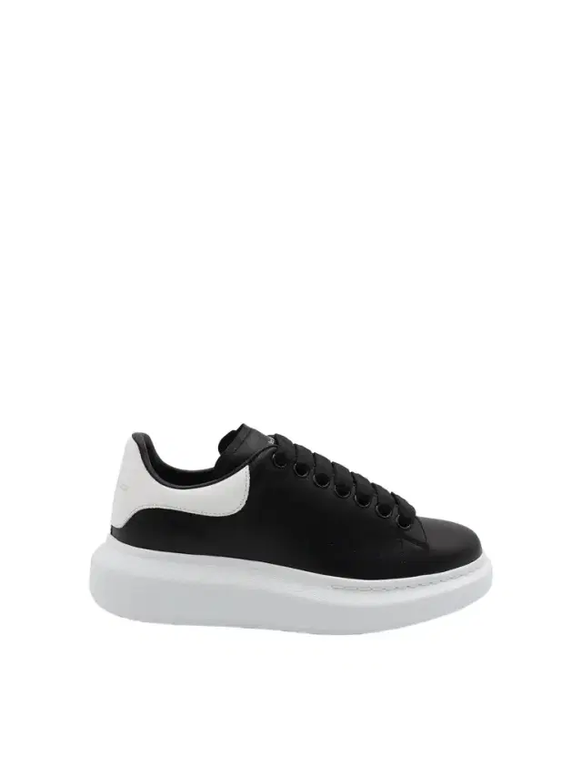 Alexander McQueen Larry Oversized Sneakers in Black/white