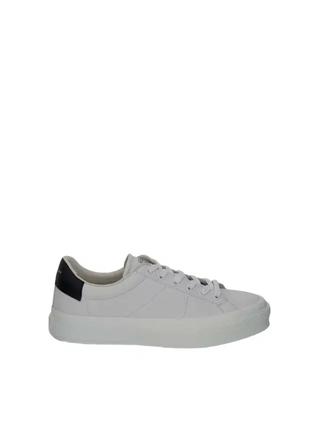 Givenchy City Sport Sneaker in White/black