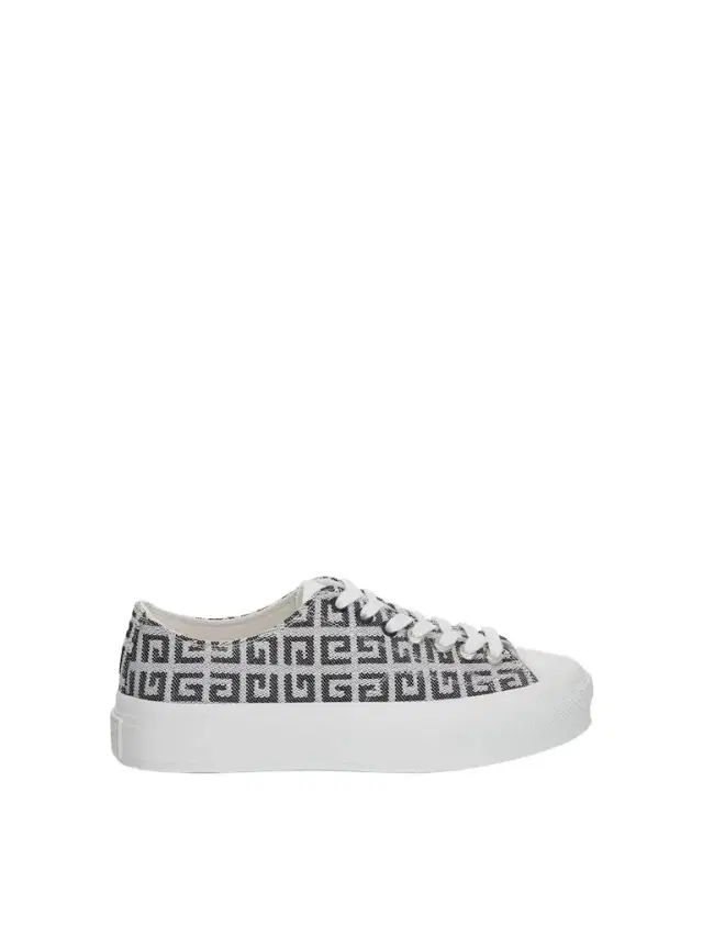 Givenchy City 4G Low Sneaker in Black/white Black