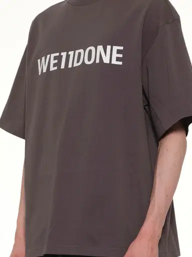 We11Done Basic Logo Large T-shirt in Charcoal Black | Thumbnail 6