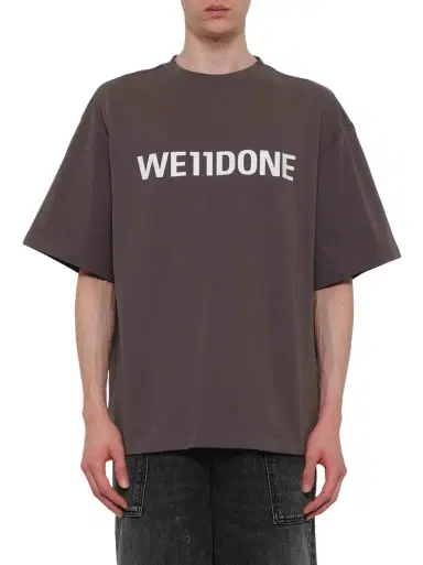 We11Done Basic Logo Large T-shirt in Charcoal Black | Thumbnail 1