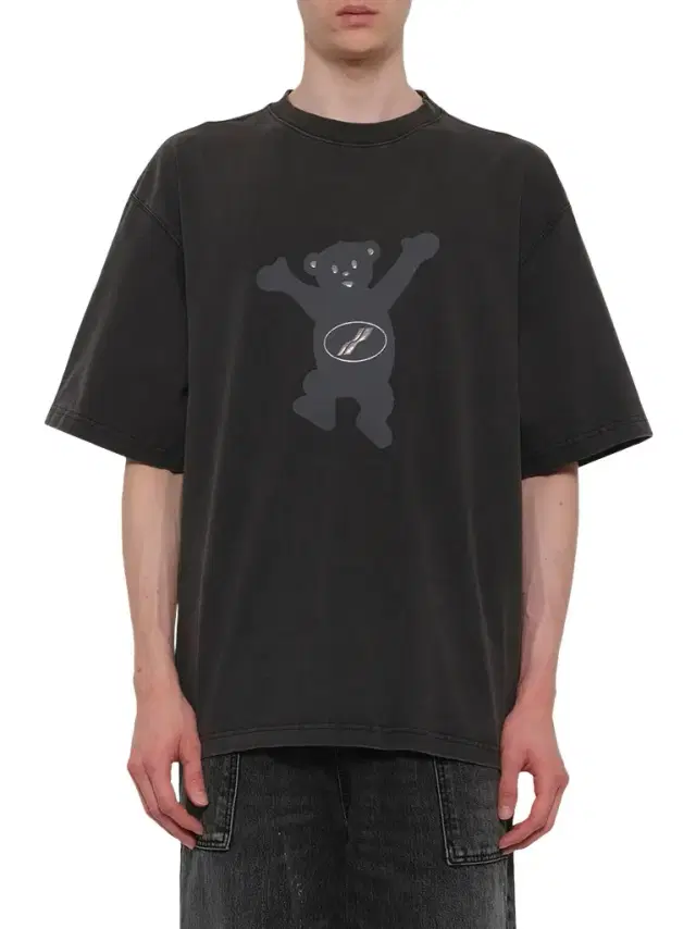 We11Done Teddy Logo T-shirt in Charcoal Black