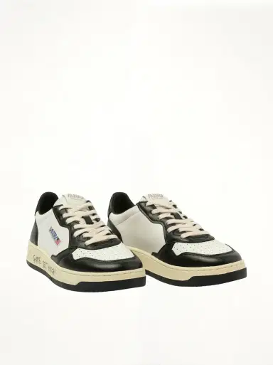 Autry Medalist Low Game Set Bicolour Sneakers in White/black White | Thumbnail 3