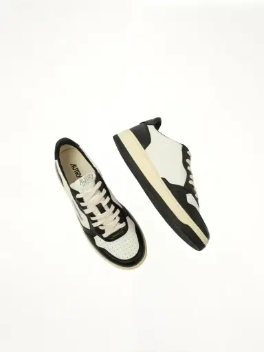 Autry Medalist Low Game Set Bicolour Sneakers in White/black White | Thumbnail 4
