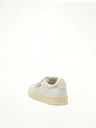 Autry Medalist Low Sneakers in White/white White | Thumbnail 2
