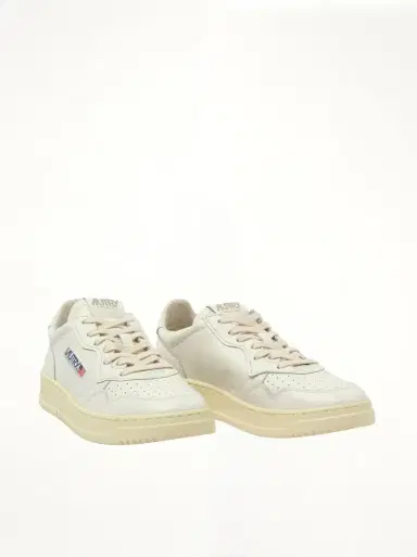 Autry Medalist Low Sneakers in White/white White | Thumbnail 3