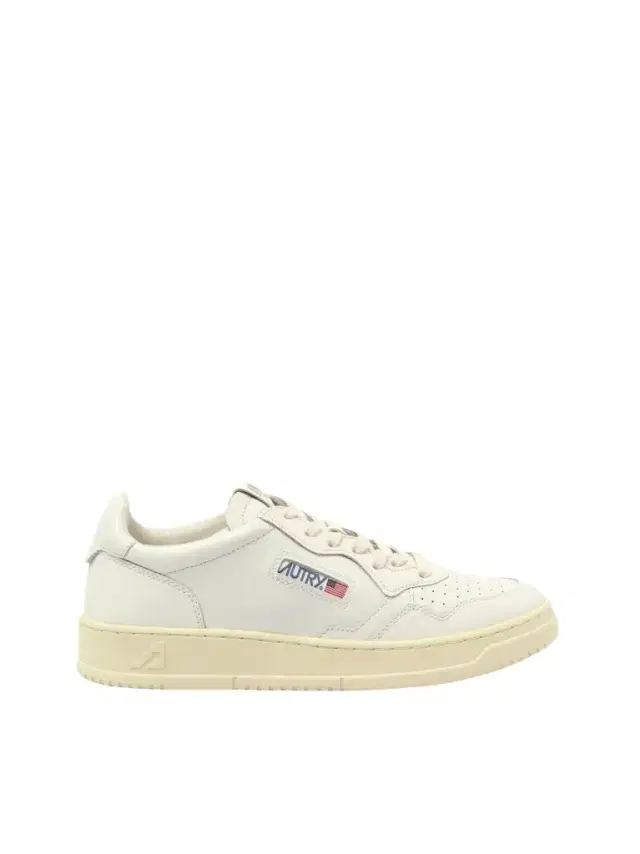 Autry Medalist Low Sneakers in White/white White